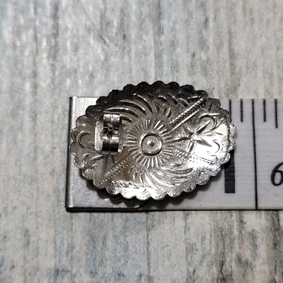 Concho Stud Earrings. - Picture 5 of 8